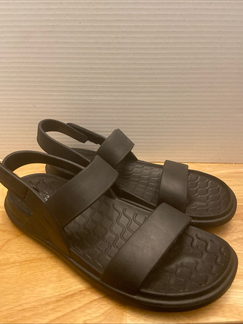 Chinese Laundry Women’s Slip On Ankle Strappy Black Comfort Sandals Size 9.